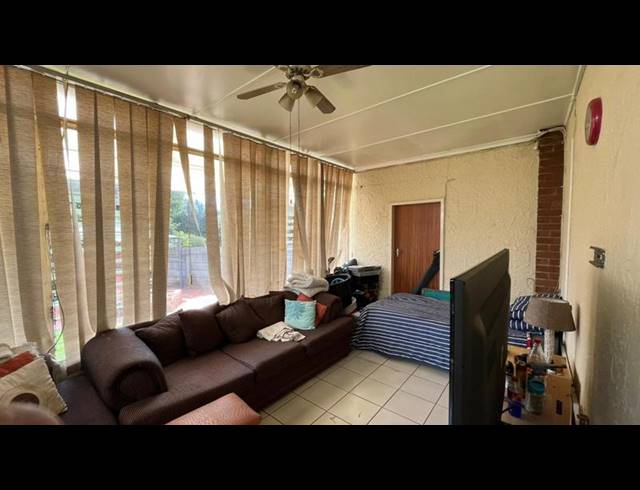 5 BEDROOM HOUSE FOR SALE IN PARKRAND
